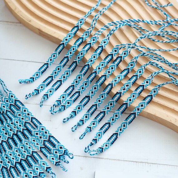 24 Braccialetti Dell'Amicizia Colorati - Regolabili E Intrecciati A Mano - Per Uomini E Donne