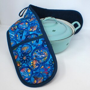Ocean Medallions Oven Mitt, Double Pocket Potholder, heat resistant oven glove for your handmade kitchen