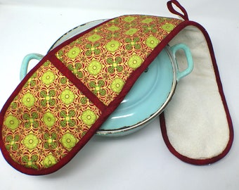 Handmade Long Potholder, Padded Oven Mitt, Heat Resistant Oven Glove for your handmade kitchen - Christmas colored motif