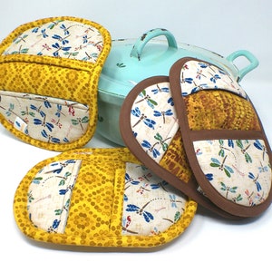 Clam Shell Shaped Potholder, microwave kitchen mitts, apartment cooking - neutral dragonflies, hidden magnet