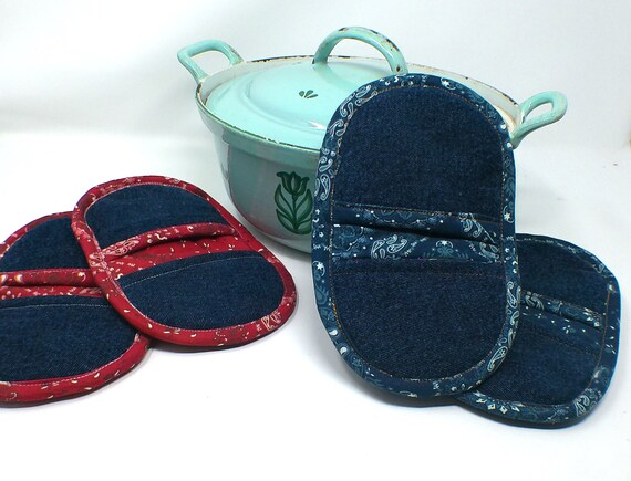 Clam Shell Shaped Potholder, microwave kitchen mitts upcycled for your handmade kitchen - recycled jeans, hidden magnet