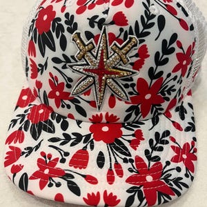 VEGAS GOLDEN KNIGHTS Floral Rhinestone Bling Hat: Hand  display picture 1