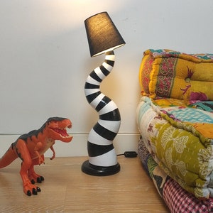 Curvy Beetlejuice Lamp image 6