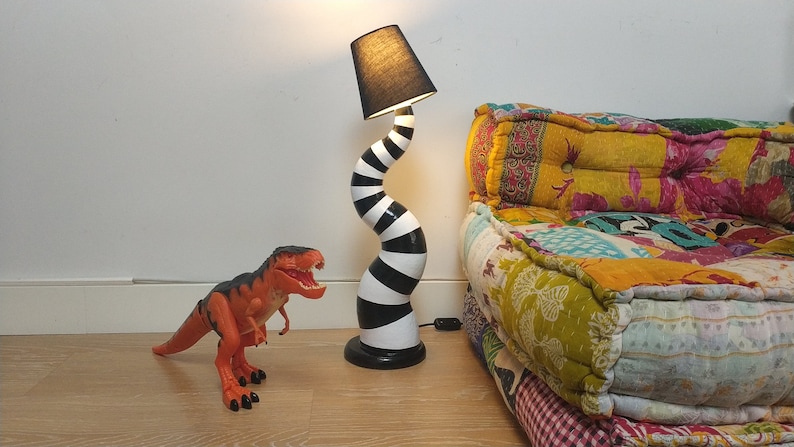 Curvy Beetlejuice Lamp image 6