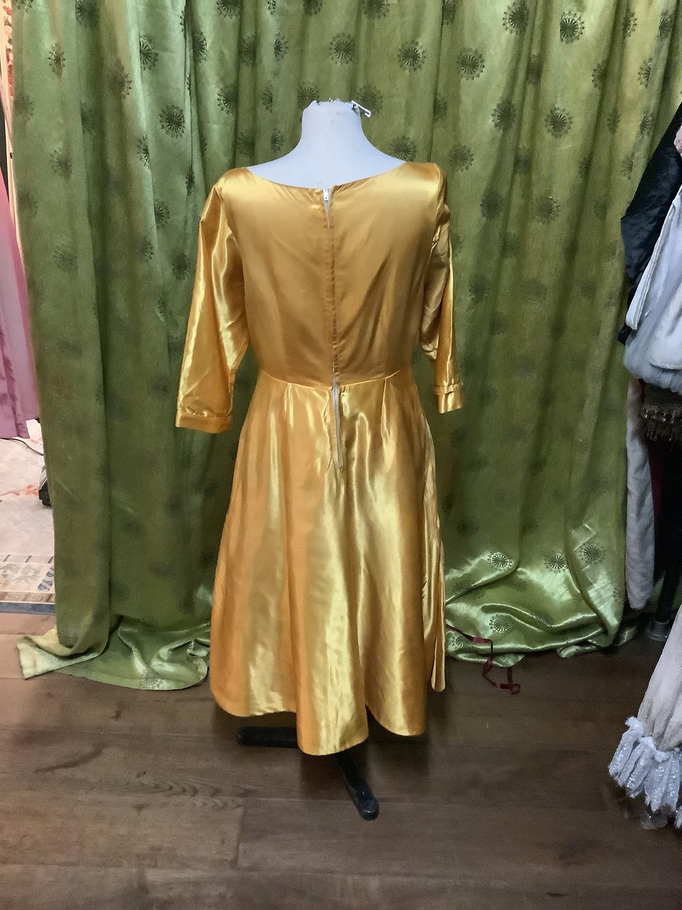 yellow gold dress ZAPAKA Women Sparkly Golden Prom with Slit A-Line V-Neck Party Dress, Golden / US2 it has a structured boned bodice with a lace Beaded Halter V Neck Slit