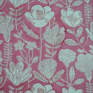 Tessuto stampato a blocchi rosa indiano venduto tagliato su misura Bellissimo tessuto Mughal floreale tessuto stampato a blocchi a mano, tessuto per donne alla moda