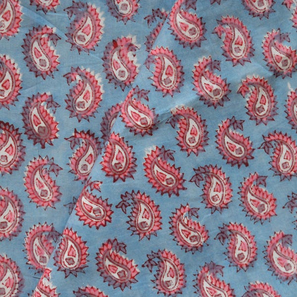 Tkanina bawełniana z nadrukiem paisley w kolorze błękitnym, indyjski ręcznie drukowany materiał bawełniany, tkanina Sanganeri z Jaipuru, tkanina krawiecka w kwiaty w stylu boho