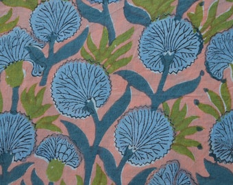 Tela de algodón estampada a mano con bloques: Tela india floral rosa cortada a medida.