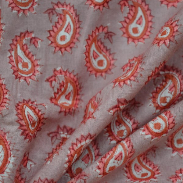 Tkanina bawełniana z nadrukiem ręcznym: motyw boho paisley, farbowana roślinnie
