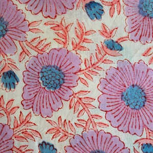 Preciosa tela de algodón 100% puro con estampado floral estilo mogol, tela de la India cortada a medida, ropa de mujer, tela estampada a mano con bloques.