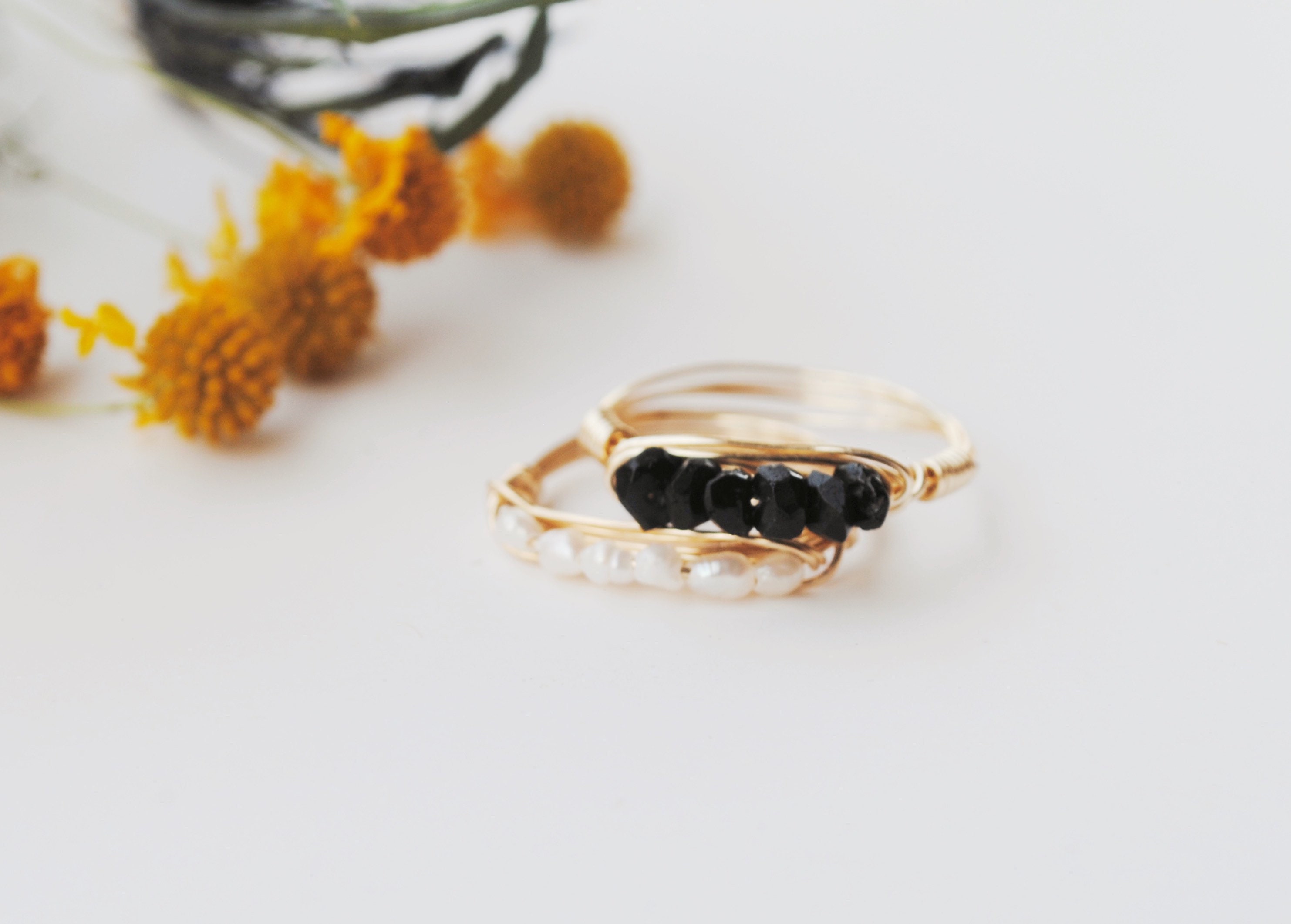 Schwarzer Turmalin Goldring für Schutz, schwarzer Turmalin Schmuck, zierlicher Turmalin Ring, Frauen Turmalin Schmuck, Halloween Schmuck