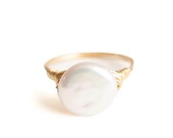 Wire Wrapped Pearl Ring, Coin Pearl Ring, Mermaid Ring, Gifts For Her, Ocean Jewelry, Valentine's Day Gift, Statement Ring, Gold 14K Ring