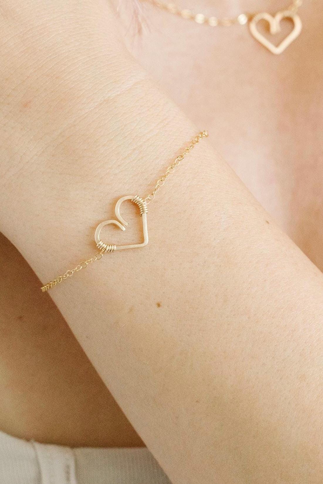 繊細なゴールドハートブレスレット • チャームブレスレット • 14K 