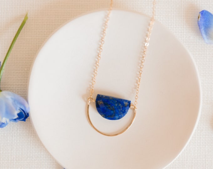 Collier avec pendentif en lapis lazuli / superposition minimaliste art déco de gemmes bleues pour cadeau de bijoux pour la fête des mères