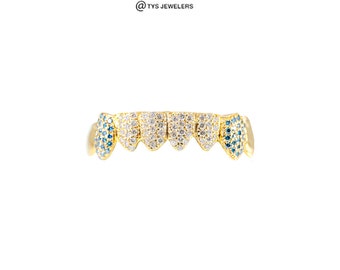 Set personalizzato a mano da 10 su 10 zanne di diamanti bianchi naturali e diamanti blu con grillz in oro (montatura diritta)