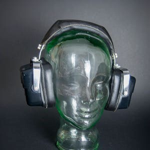 Retro 70s Transistor , 70s Radio Headphones, Retro 70s Hip Hop Radio Headset, Vintage 1970s Transistor Battery Head Phones, Super Cool Radio