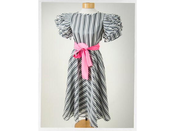 Vintage 70s Dress, Fantastic Dress with Exaggerate