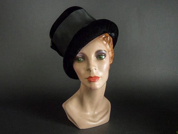 Vintage 60s Hat,Stunning Black Velvet Hat with La… - image 1