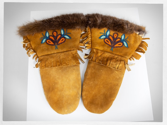Vintage Inuit Mittens, Moose Hide Gauntlets, Handcrafted Inuit Mittens,  Handmade Beaded Mittens, Indigenous Peoples Art, Aboriginal Crafts - Etsy  Finland