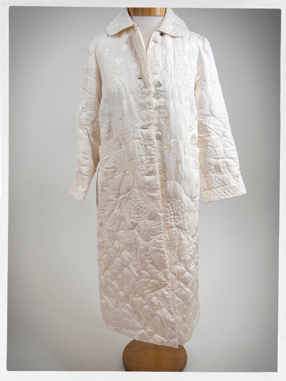 Retro 70s Robe, 80s Puffy Robe, 80s Asian Dressin… - image 2