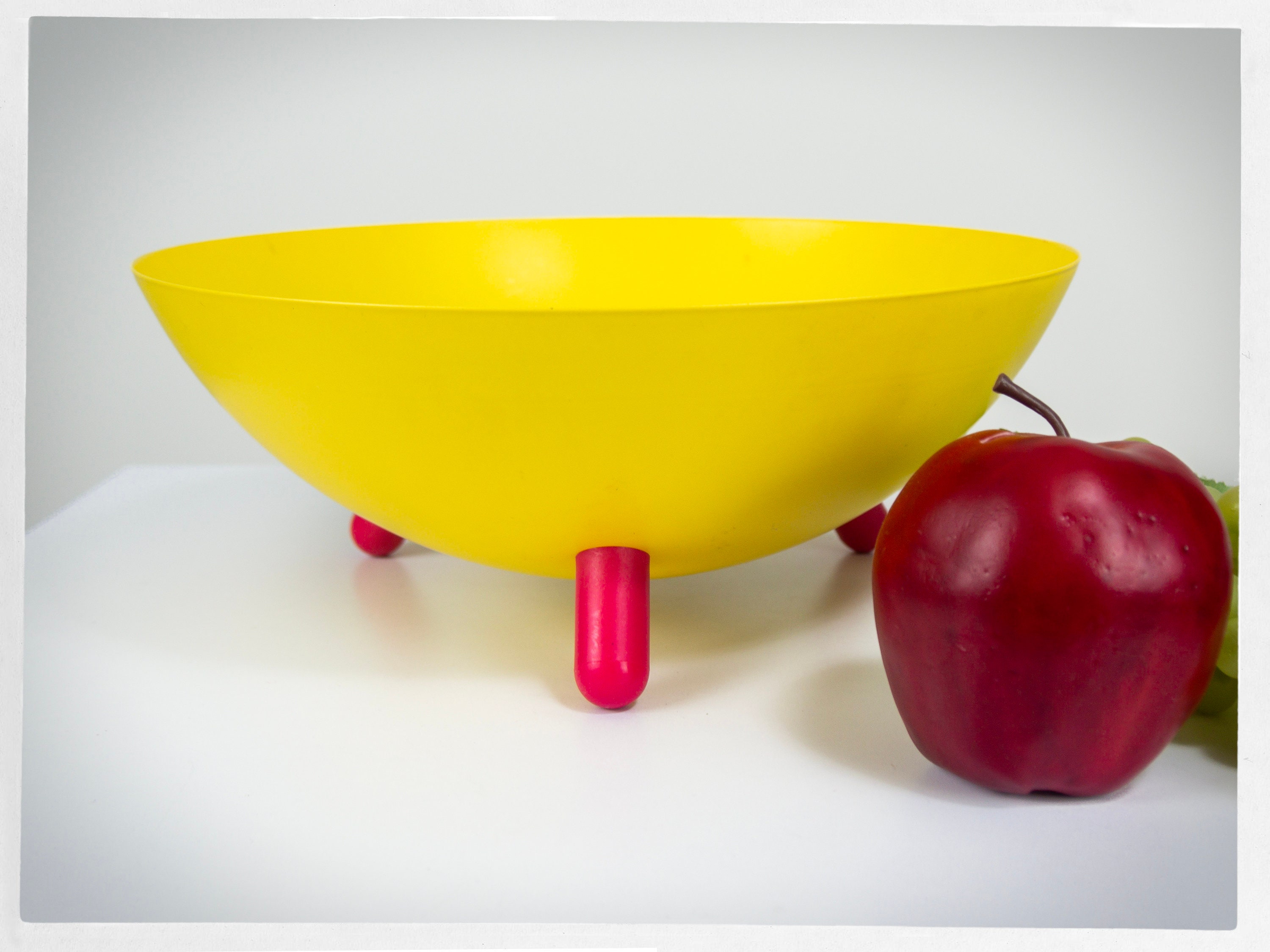 IKEA　Ola Wihlborg　フルーツボウル　小物入れ Ola Wihlborg IKEA Fruit Bowl — 90s Yellow Postmodern, Red Feet