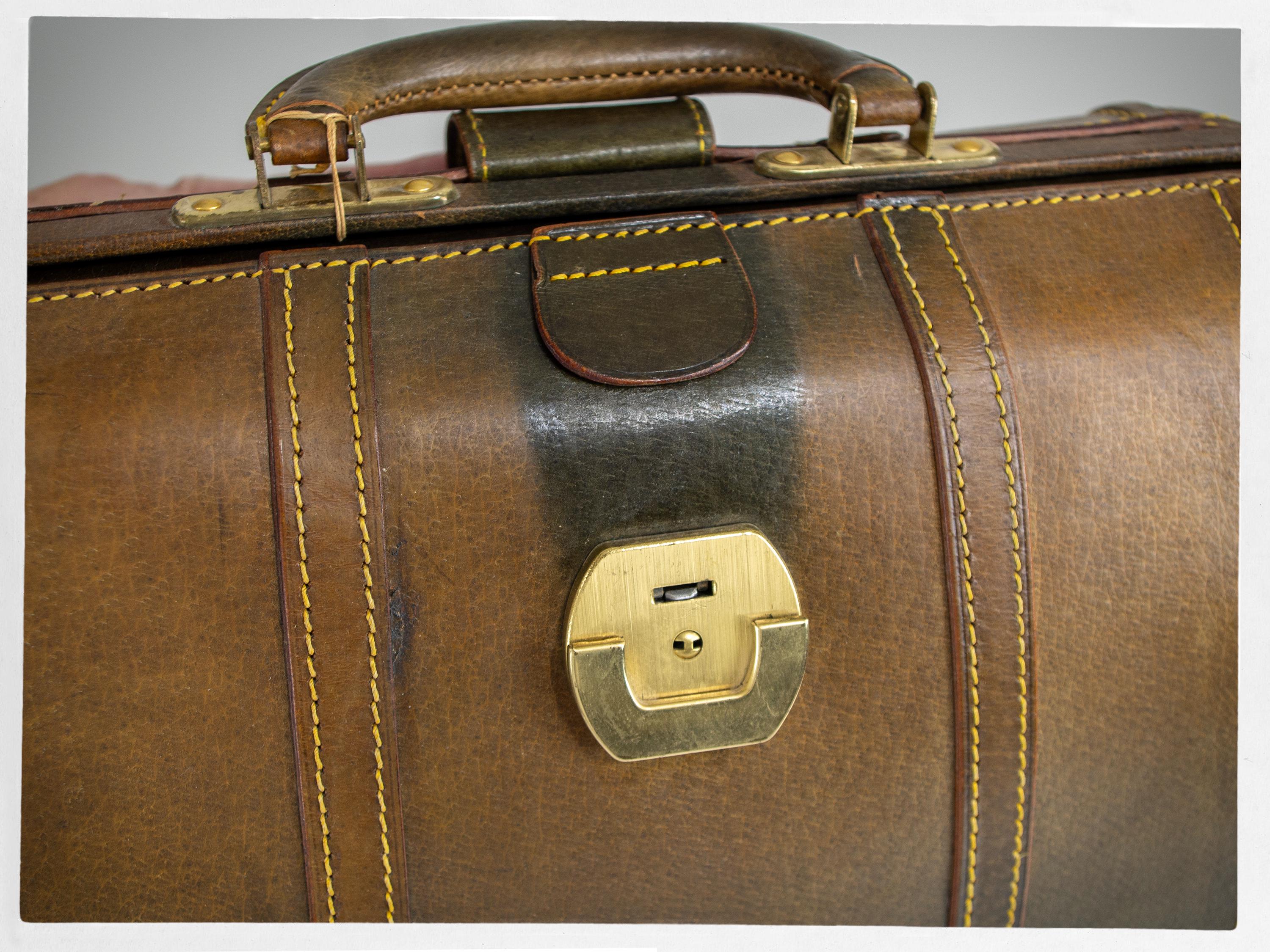 Brown Leather Doctor's Bag — Turn-of-century Style, Brass Hardware