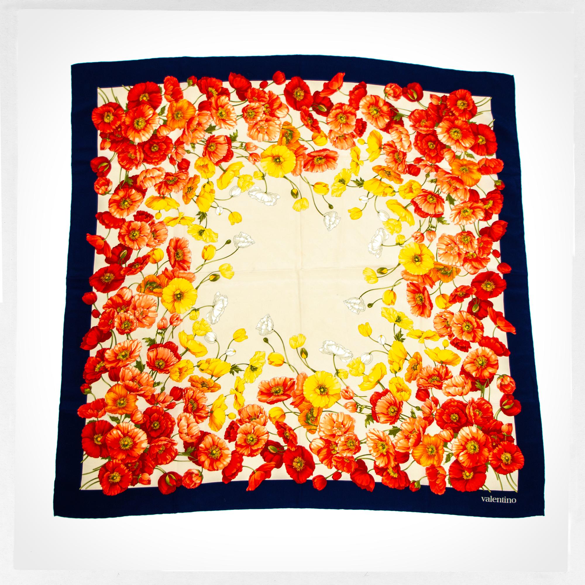 Foulard Valentino Vintage En Soie 100% - Dimensions 85x88 Cm - Fond Vieux Rose - Occasion