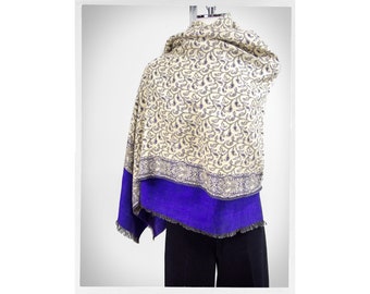 Vintage 90s Shawl, East Indian Wool Shawl, Handmade Shawl, Statement Shawl, Vintage Fashion, Boho Fashion, Paisley Wool Shawl, Purple Wool