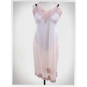 Vintage 60s Lingerie Dress, 70s Soft Pink Slip, 60s Pink Lace Slip, Vintage Fashion, Vintage Lingerie, Rockabilly Fashion, Pin UP Fashion