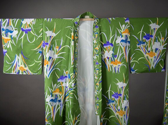Vintage 80s KIMONO, Gorgeous Floral Polyester Kimo