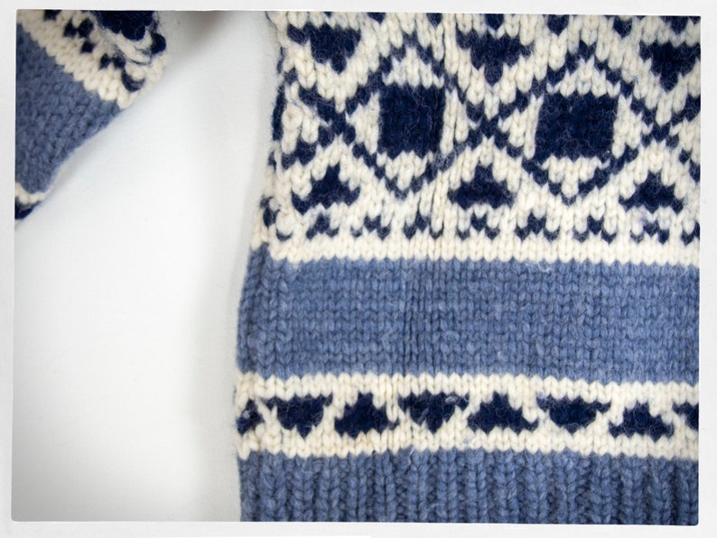 Hand Knit Wool Sweater, Cowichan Sweater, Street Fashion, Blue Wool Cardigan, Boho Fashion, Salish Wool Jumper, Hand Knit Cowichan Cardigan bild 5