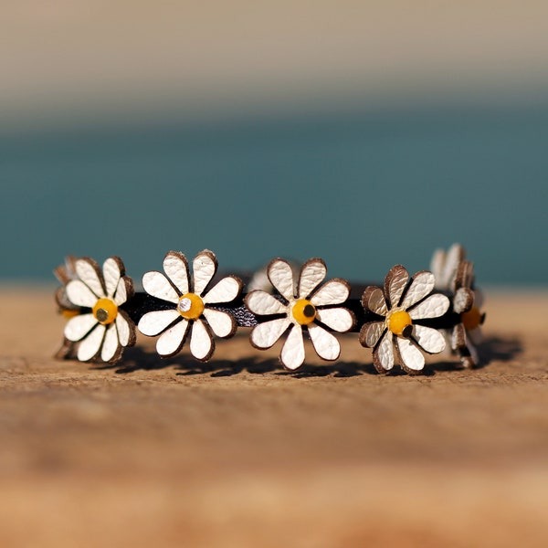 leather daisy bracelet for women, leather flower bracelet