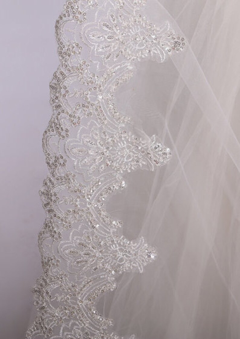 Chic Tulle Wedding Veil With Sequins Lace