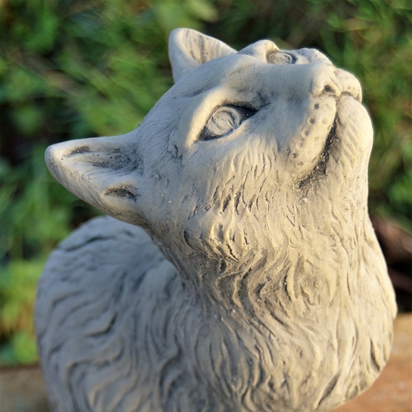 Adorno de jardín de piedra con gato que mira la luna Jezz