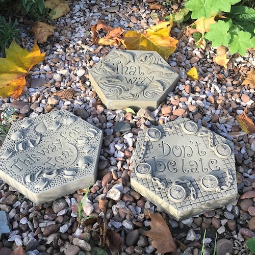 Alice in Wonderland Insect Drinkers Stepping Stones Set, 3 Pieces Stone Garden Ornament