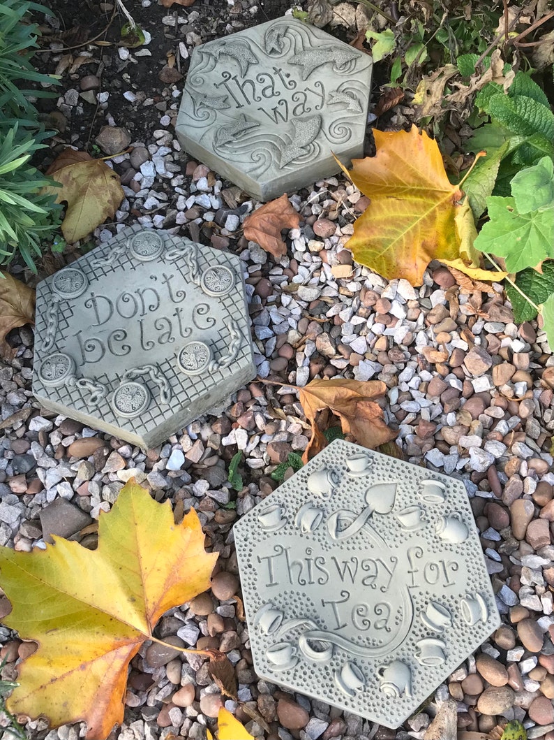 Alice in Wonderland Ornamental Stepping Stones Insect Drinkers Set, 3 Pieces Stone Garden Ornament image 2