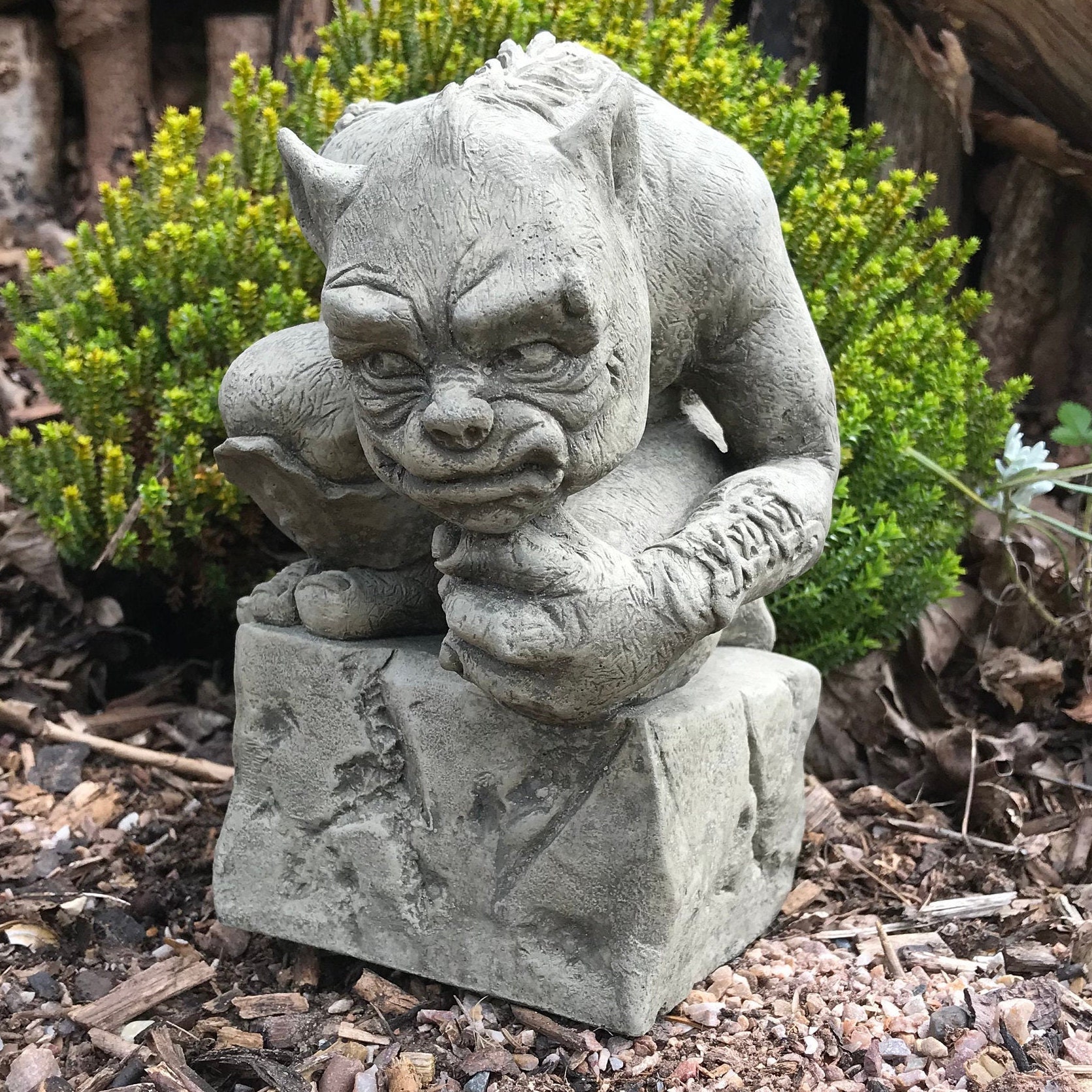 Gargoyle garden statue deals