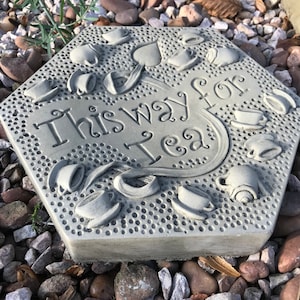 Alice in Wonderland &#39;This Way For Tea&#39; Stepping Stone Insect Drinker Stone Garden Ornament
