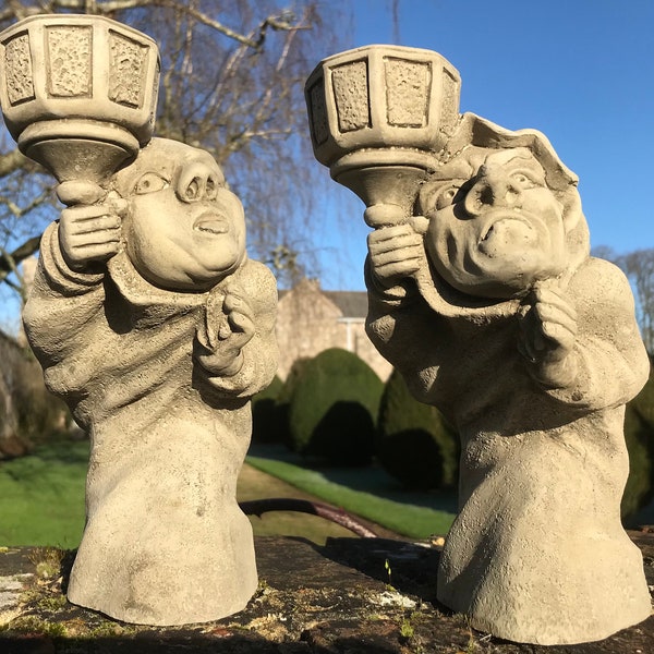 The Watch – « The Night Watchman » et « The Watcher » (bougeoirs) Décorations de jardin en pierre