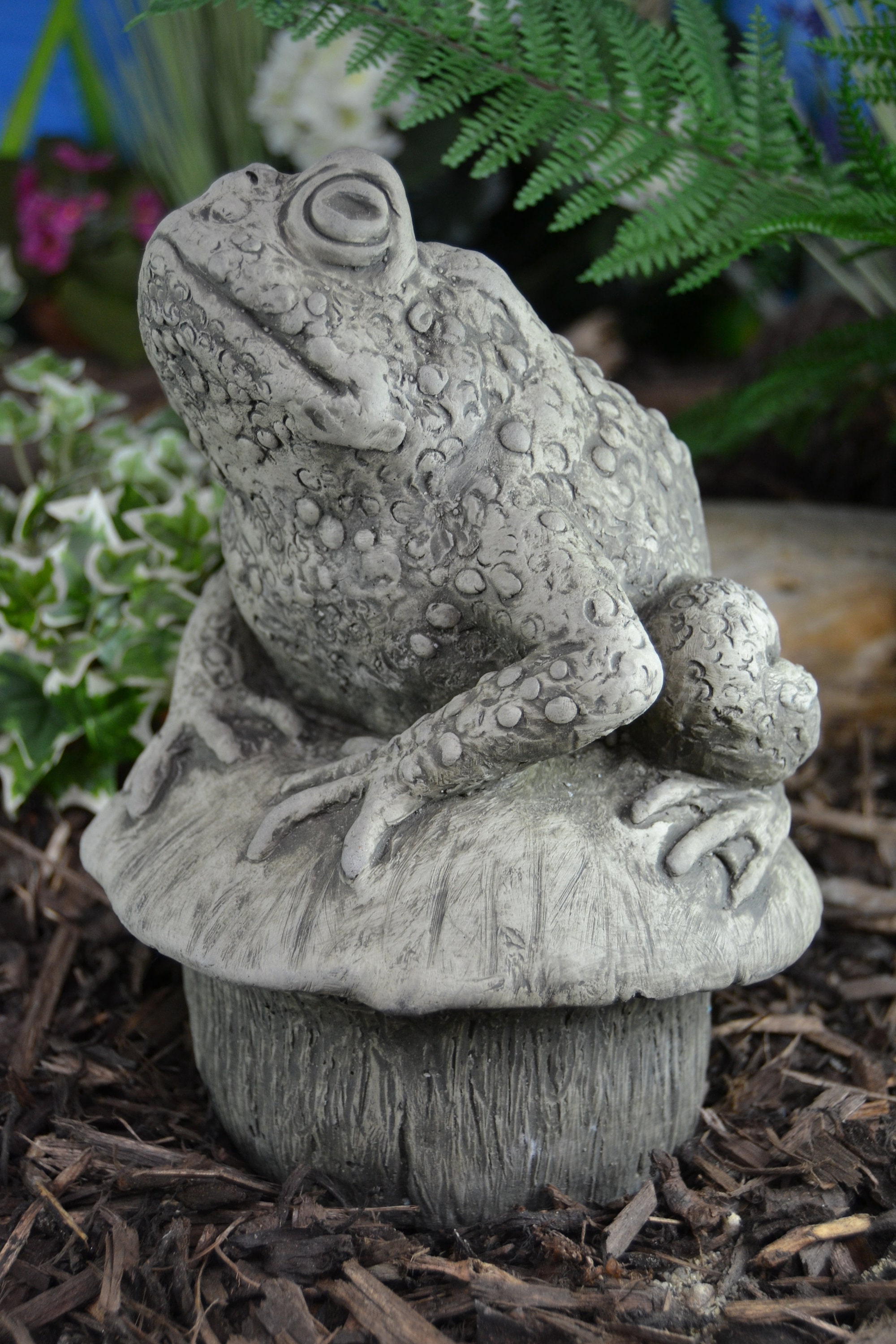 Cast Iron Frog Cast Iron Toad Pond and Garden Decoration Gift Idea