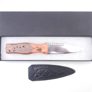 Burr Wych Elm Sgian Dubh: Scottish Highland Dress Knife
