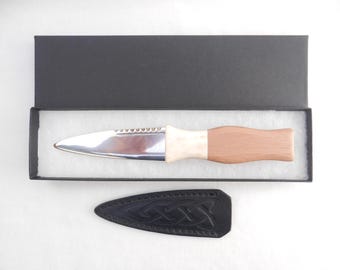 Scottish Walnut Sgian Dubh: Red Deer Antler Kilt Knife with Hawthorn