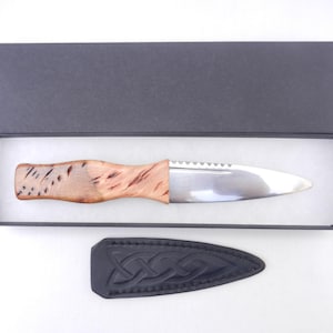 Burr Wych Elm Sgian Dubh: Scottish Highland Dress Knife