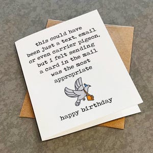 Carte d'anniversaire pigeon voyageur, voeux d'anniversaire amusants utilisant un mode de communication vintage, carte d'anniversaire hilarante pour ami de ski de fond
