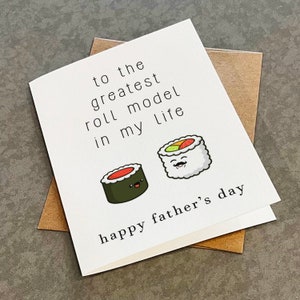 Jolie carte de fête des pères avec rouleaux de sushi pour papa - Carte de voeux drôle de jeu de mots pour la fête des pères - Le plus grand modèle de ma vie - Carte de voeux A2 blanche