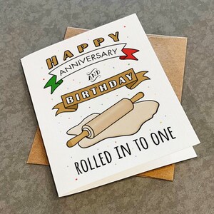 Joyeux anniversaire et carte d'anniversaire roulées en un - Rouleau et pâte à pâtisserie et à pizza