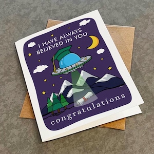 Carte de remise des diplômes OVNI drôle pour fils ou neveu - J'ai toujours cru en vous - carte de voeux extraterrestre de félicitations - mat A2