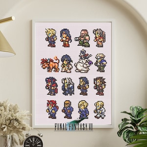 Può includere: Una stampa di pixel art di personaggi del videogioco Final Fantasy VII. La stampa presenta uno sfondo bianco con una varietà di personaggi in diverse pose. I personaggi sono tutti in forma di pixel, e la stampa è incorniciata in una cornice bianca. Il testo "FINAL FANTASY VII" è stampato nella parte inferiore della stampa.