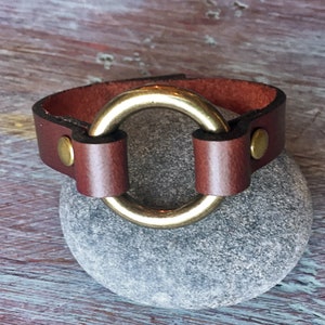 Brazalete de cuero grabado - Minimalista moderno - Joyas personalizadas para hombres y mujeres