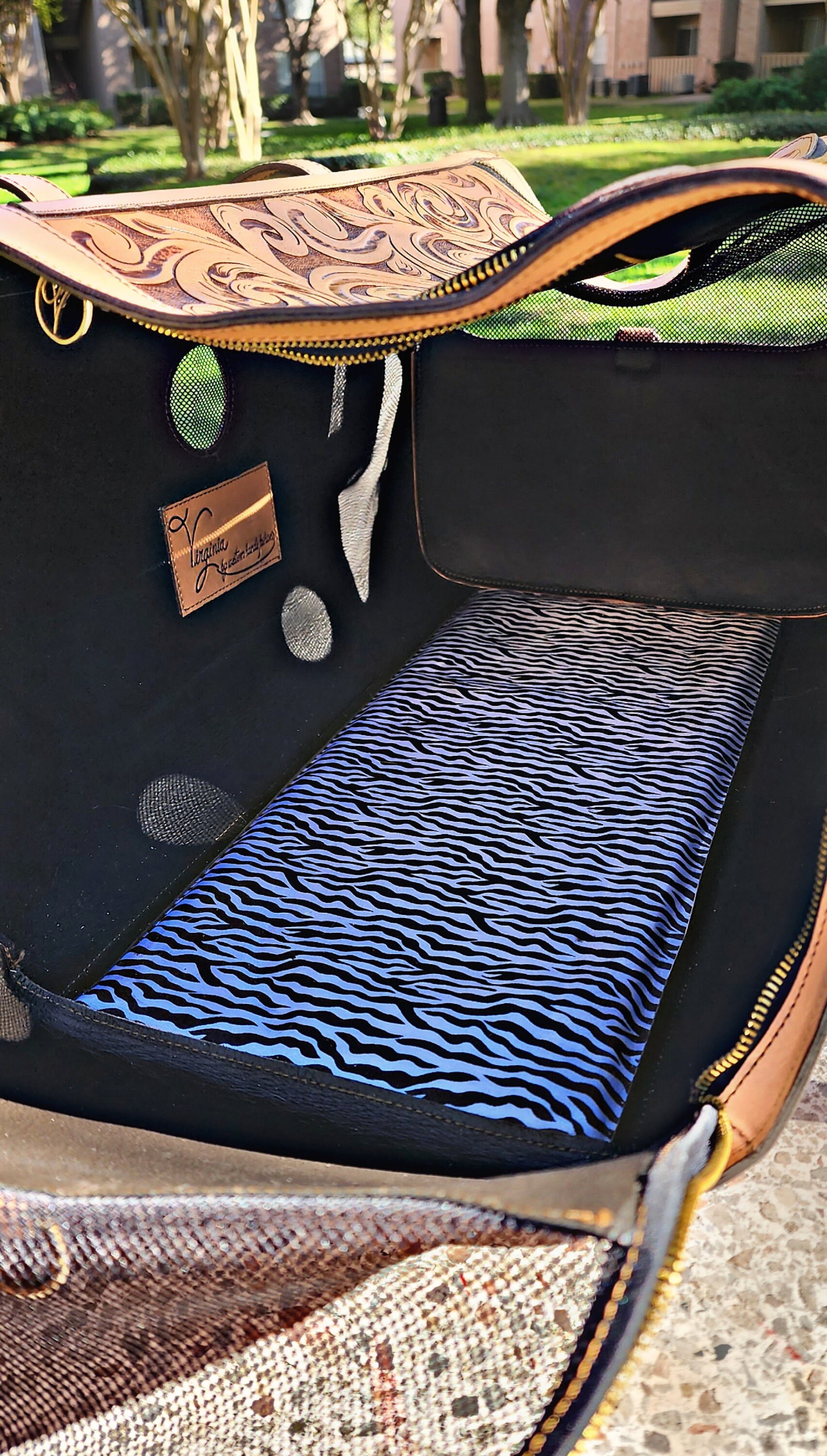 New Luxury PU Leather Pet Carrier Bag Breathable main image 1